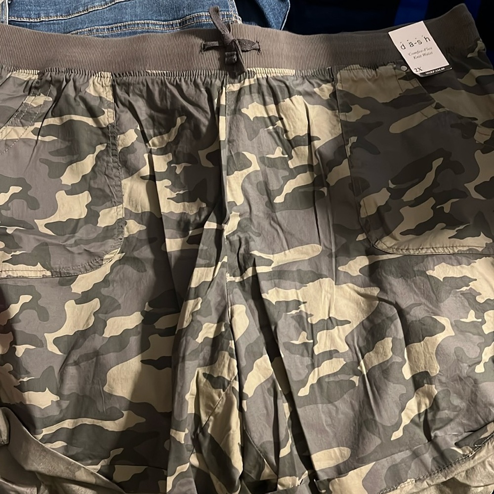 NWT Da-sh Camo Shorts